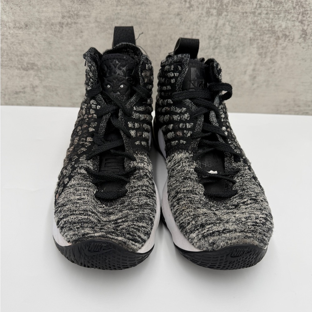 Nike LeBron Basketball Shoes Boys Youth 4.5Y